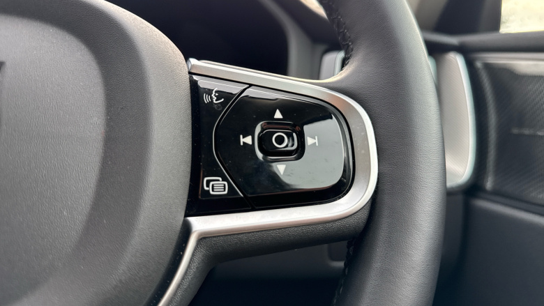 Volvo XC60 2.0 B5P Plus Dark 5dr AWD Geartronic Petrol Estate